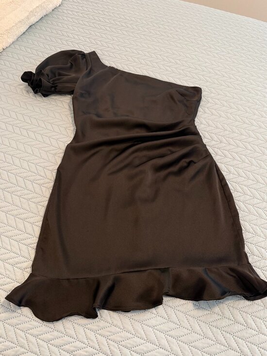 B Darlin Dresses & Skirts - B. Darlin Junior Black Satin One Shoulder Ruched Ruffle Dress Size 5/6